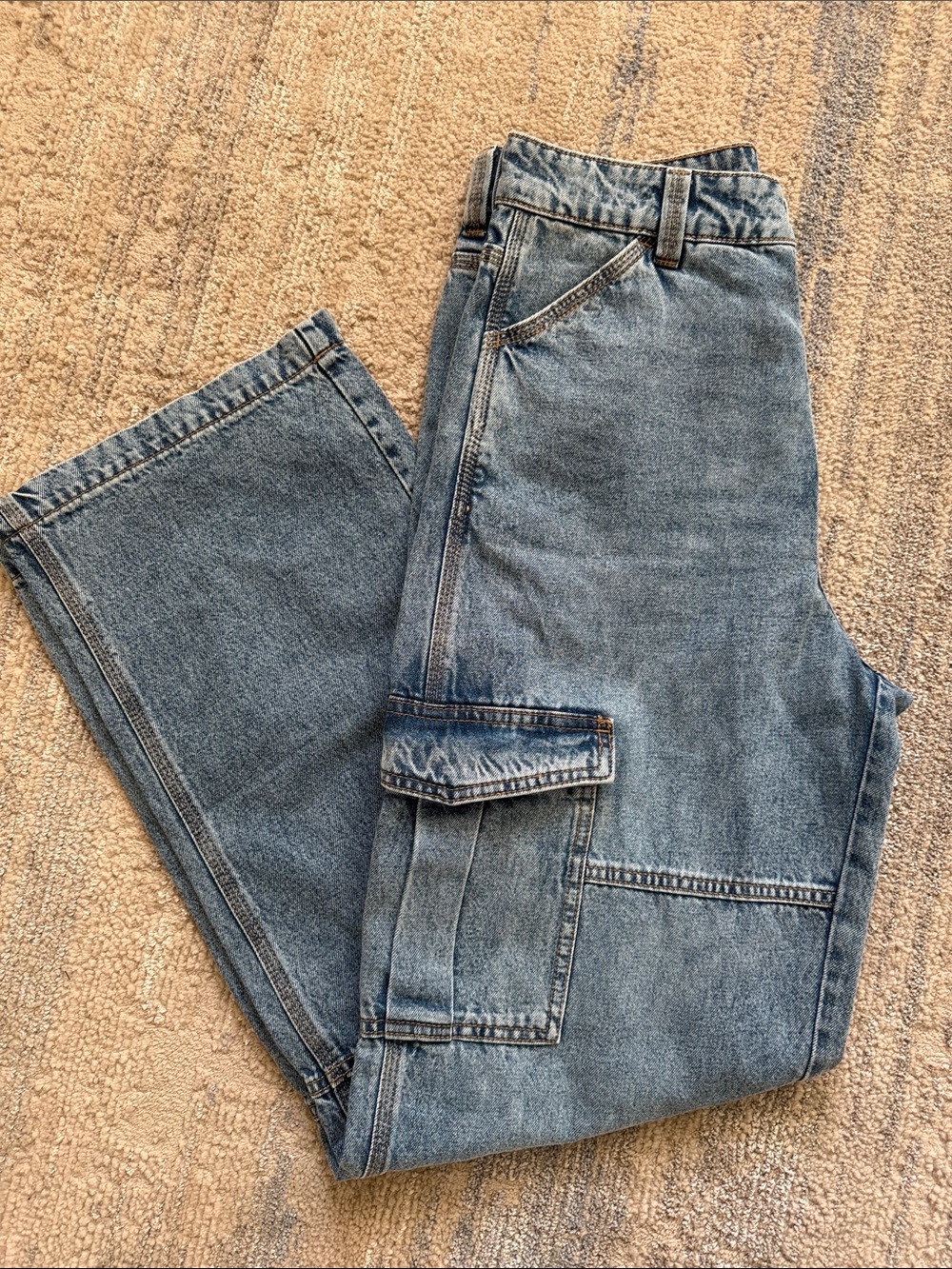 H&M Divided Blue cargo Denim Jeans with Branded Button size 4